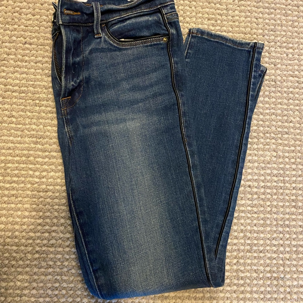 Frame size 26 high rise skinny jean with piping